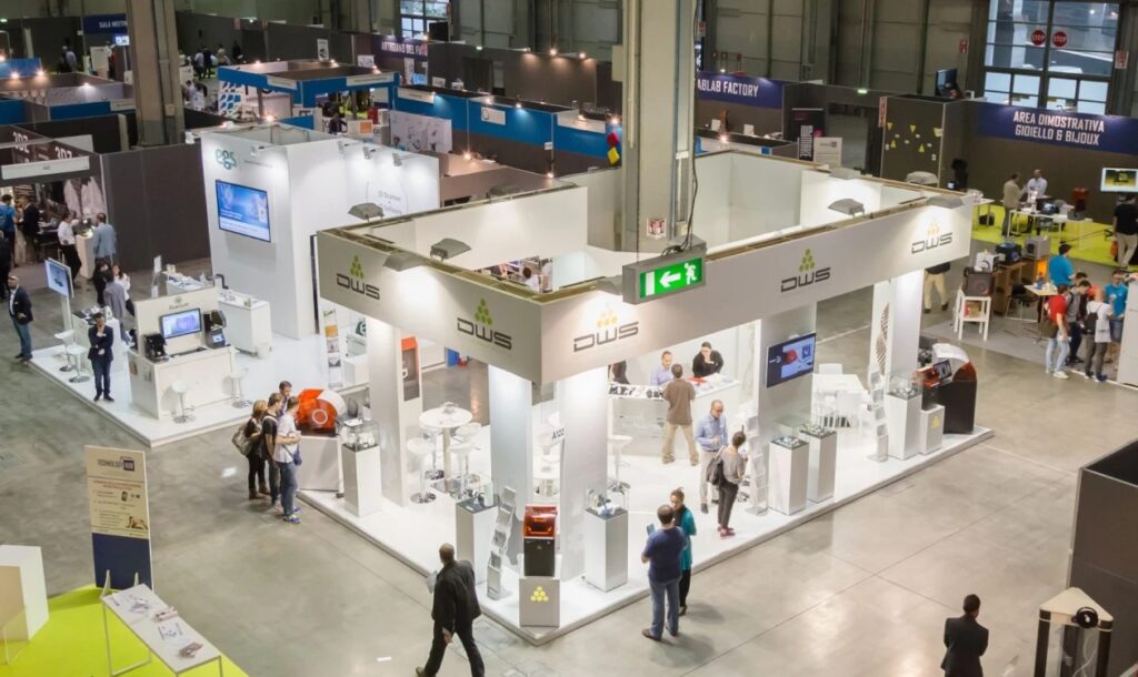 creative trade show booth ideas attracting visitors